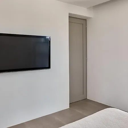 Brand New Luxury House Near Molos Beach! 别墅 *