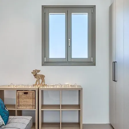 Brand New Luxury House Near Molos Beach! 别墅